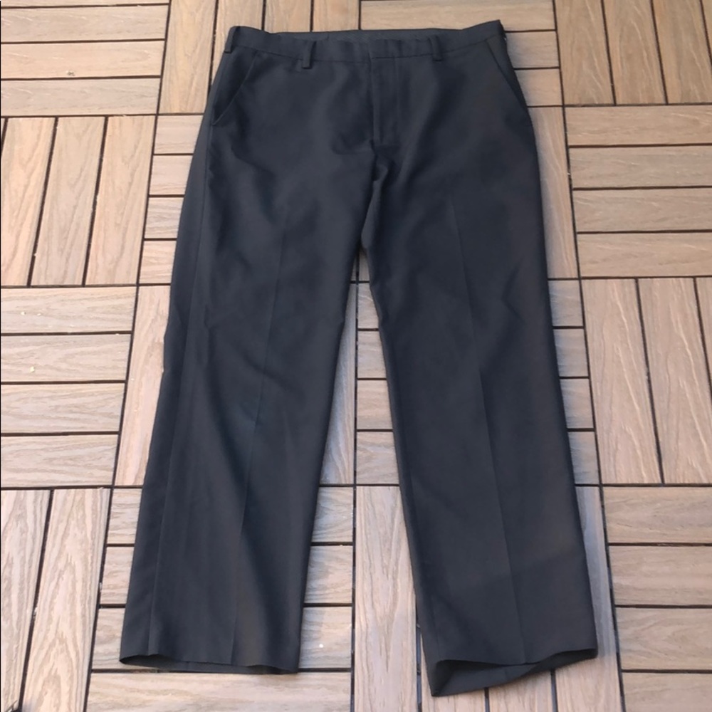 Van Heusen 32x30 dress pants black